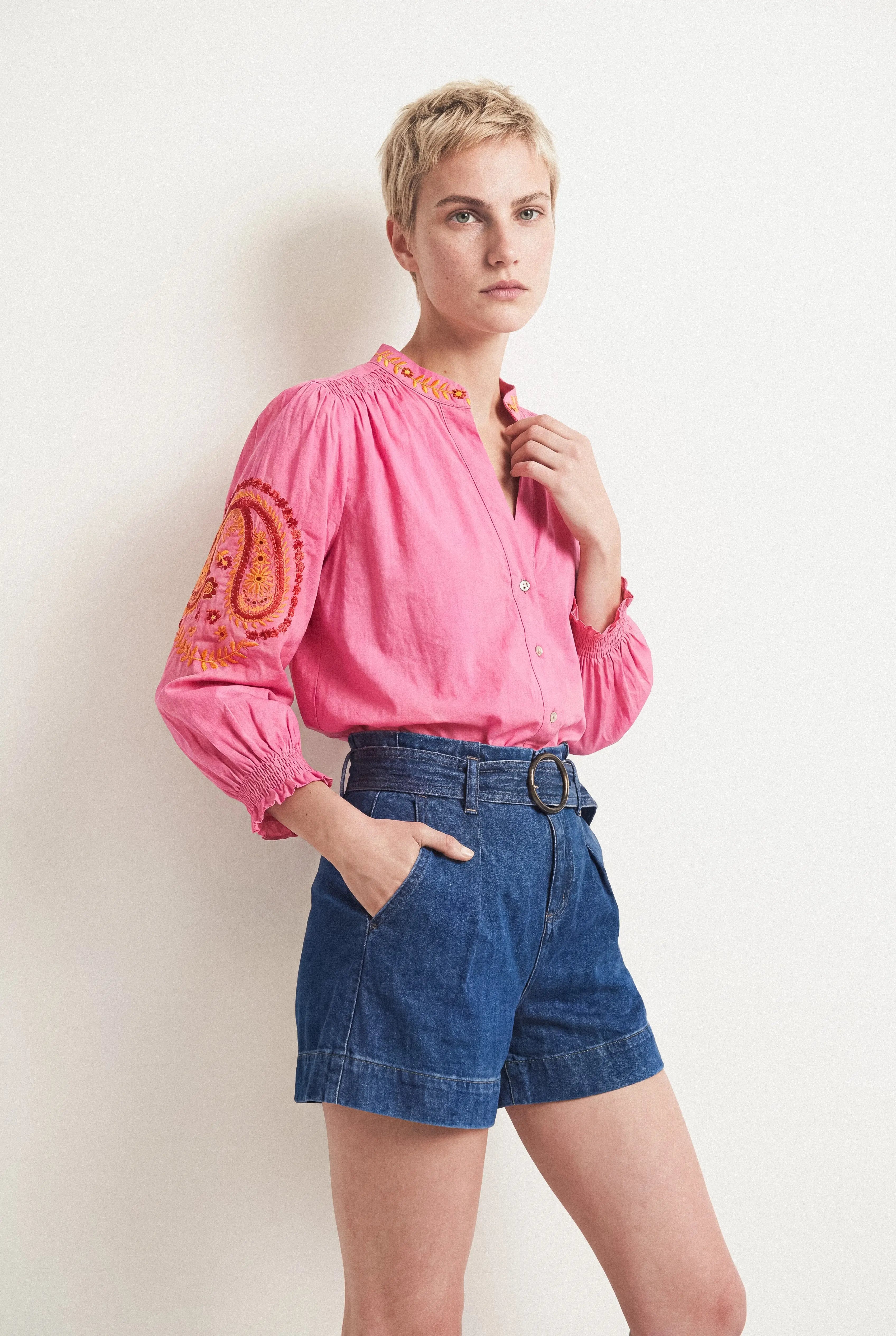 BLOUSE BRODÉE EN COTON ISALINE