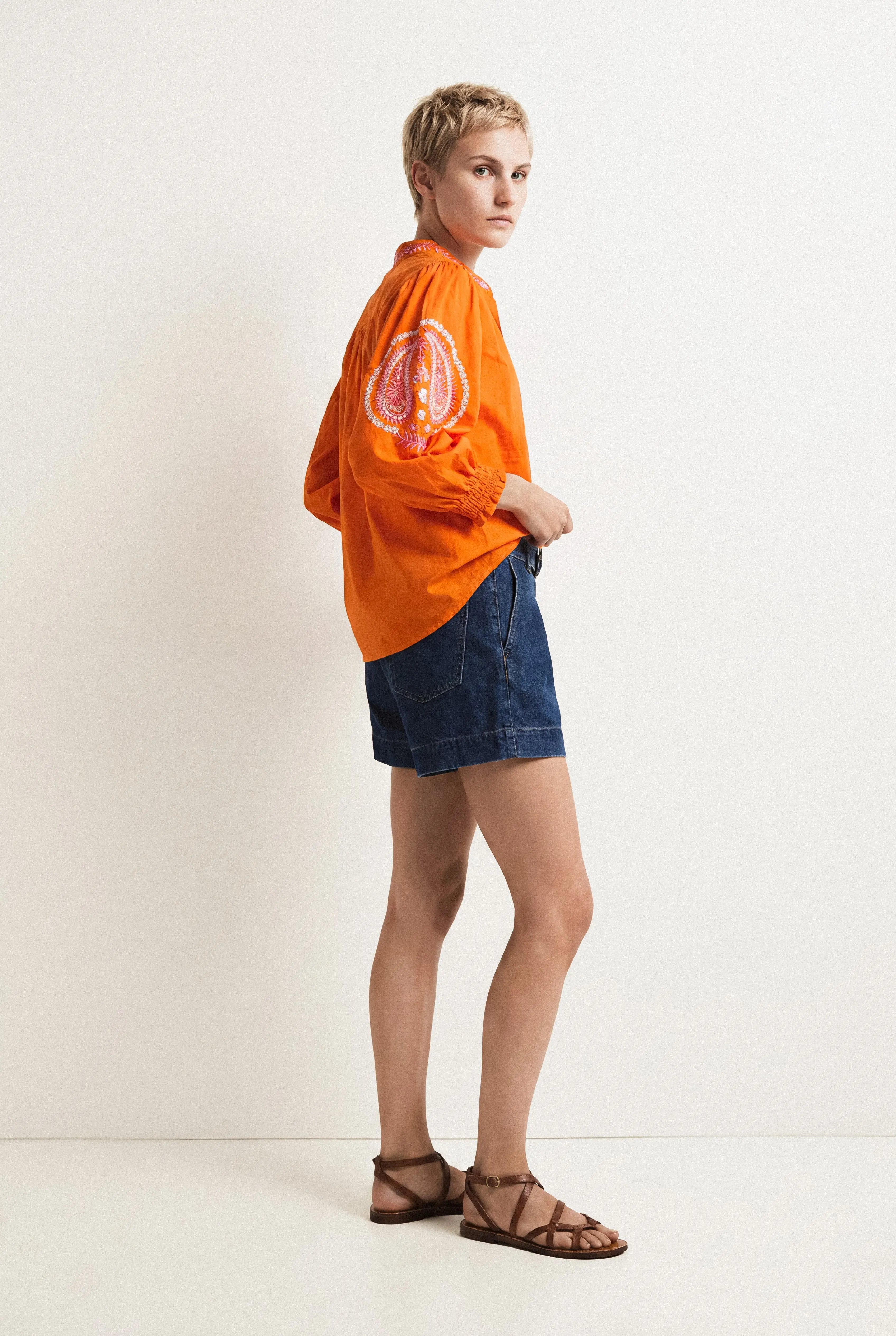BLOUSE BRODÉE EN COTON ISALINE