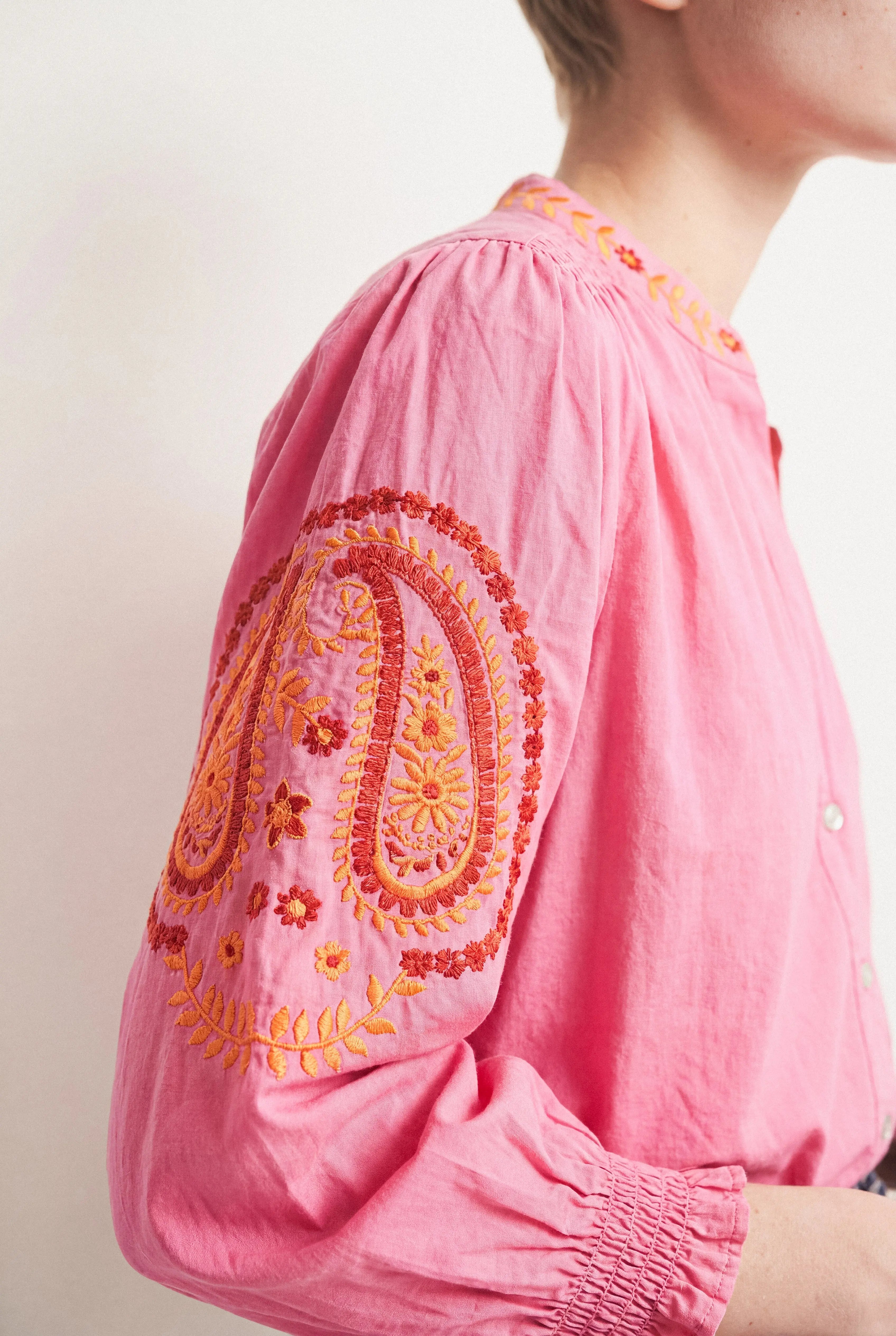 BLOUSE BRODÉE EN COTON ISALINE