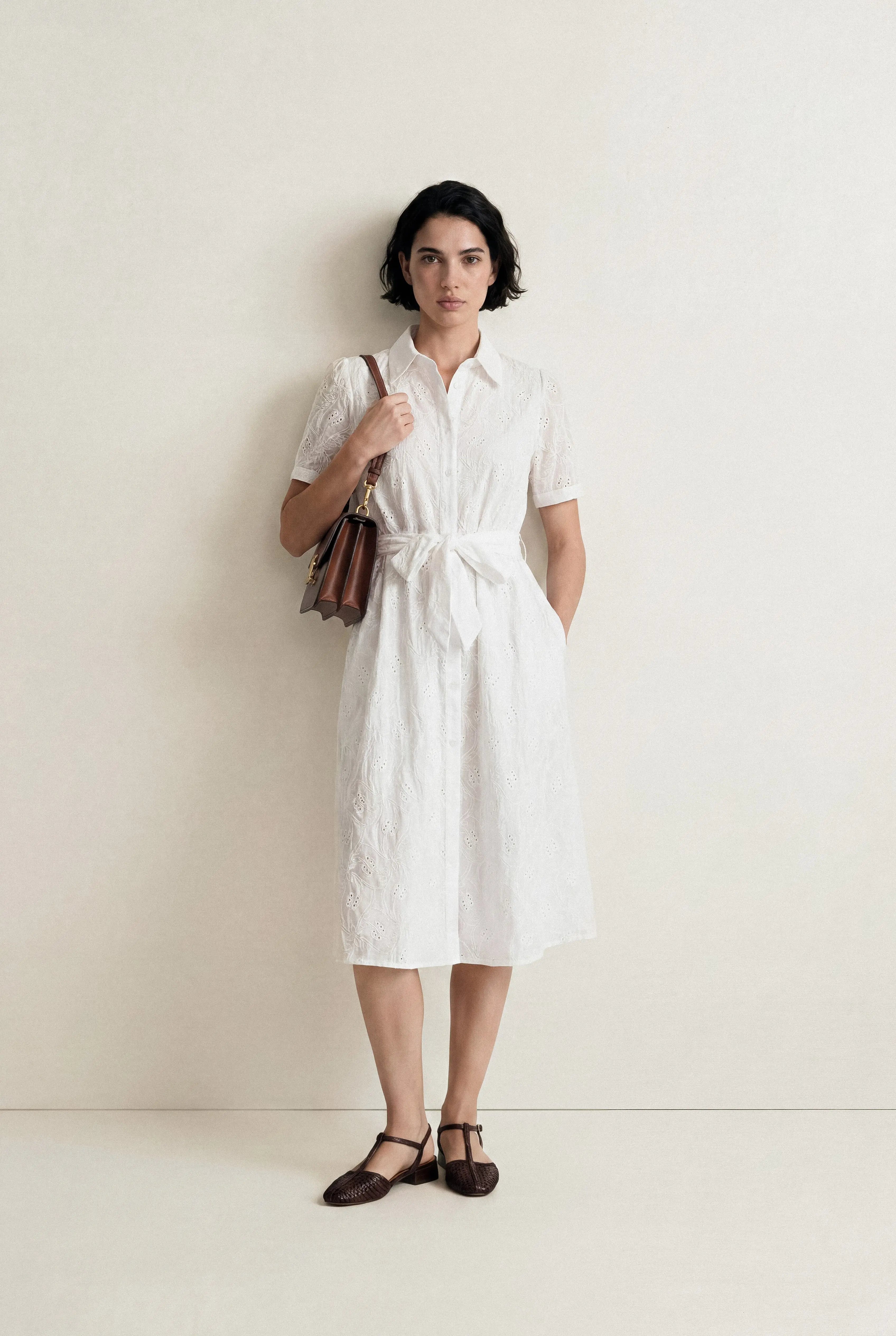 ROBE BRODÉE COLOMBE